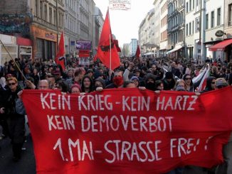 Revolutionäre 1. Mai Demonstrationin Berlin-Kreuzberg, (nicht angemeldete Spontandemonstration 2006)