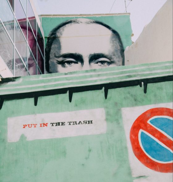 Putins Krieg: Vorgeschichte, Mitverantwortungen, Sanktionen, Strategien, Krieg und Klima, Ausblick. Andreas Zumach im Interview