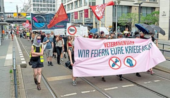 Demonstratiom gegen den ersten bundesweiten Veteranentag