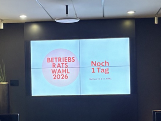 Betriebsrats Wahlwerbung im Atriums des SZ Turms. Foto: Jessy Asmus.