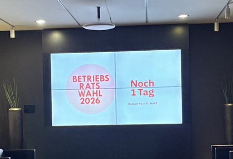 Betriebsrats Wahlwerbung im Atriums des SZ Turms. Foto: Jessy Asmus.
